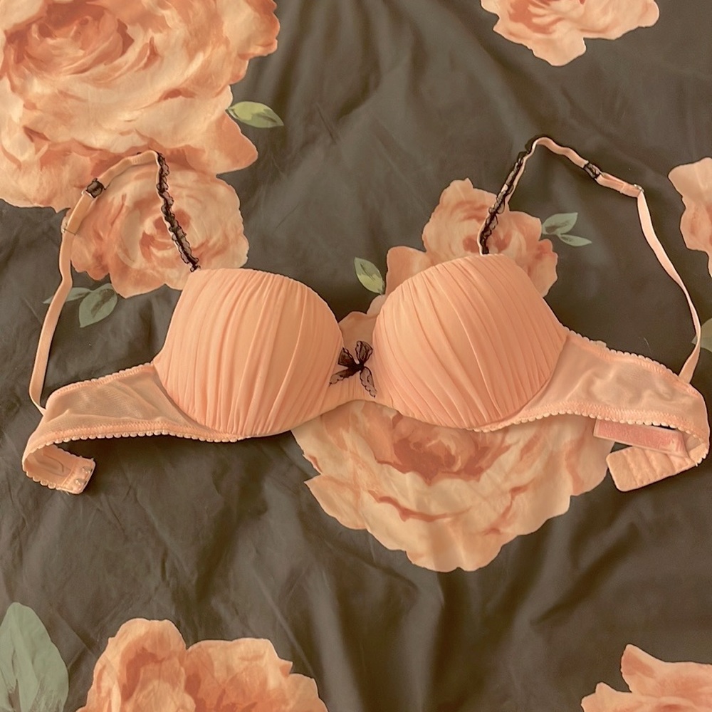 Victoria’s Secret Bra with bow accent 32C